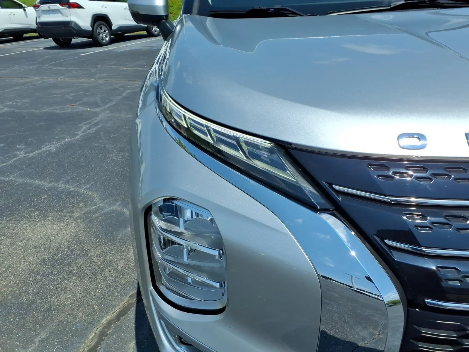 Used 2023 Alloy Silver Metallic Mitsubishi SE image 15
