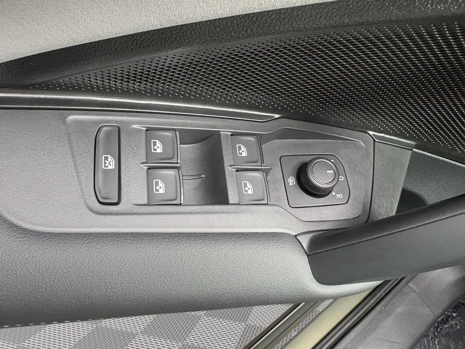 Certified Used 2025 AVOCADO GREEN Volkswagen SE R-Line Black image 8