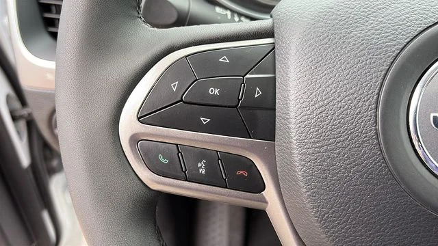 Certified Used 2022 White Jeep Latitude Lux image 13