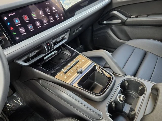 2025 Porsche Cayenne Base - Photo 17