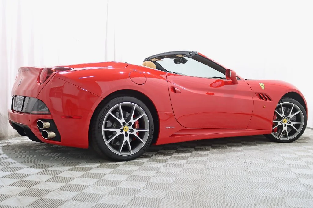 Used 2012 Red Ferrari Base image 9