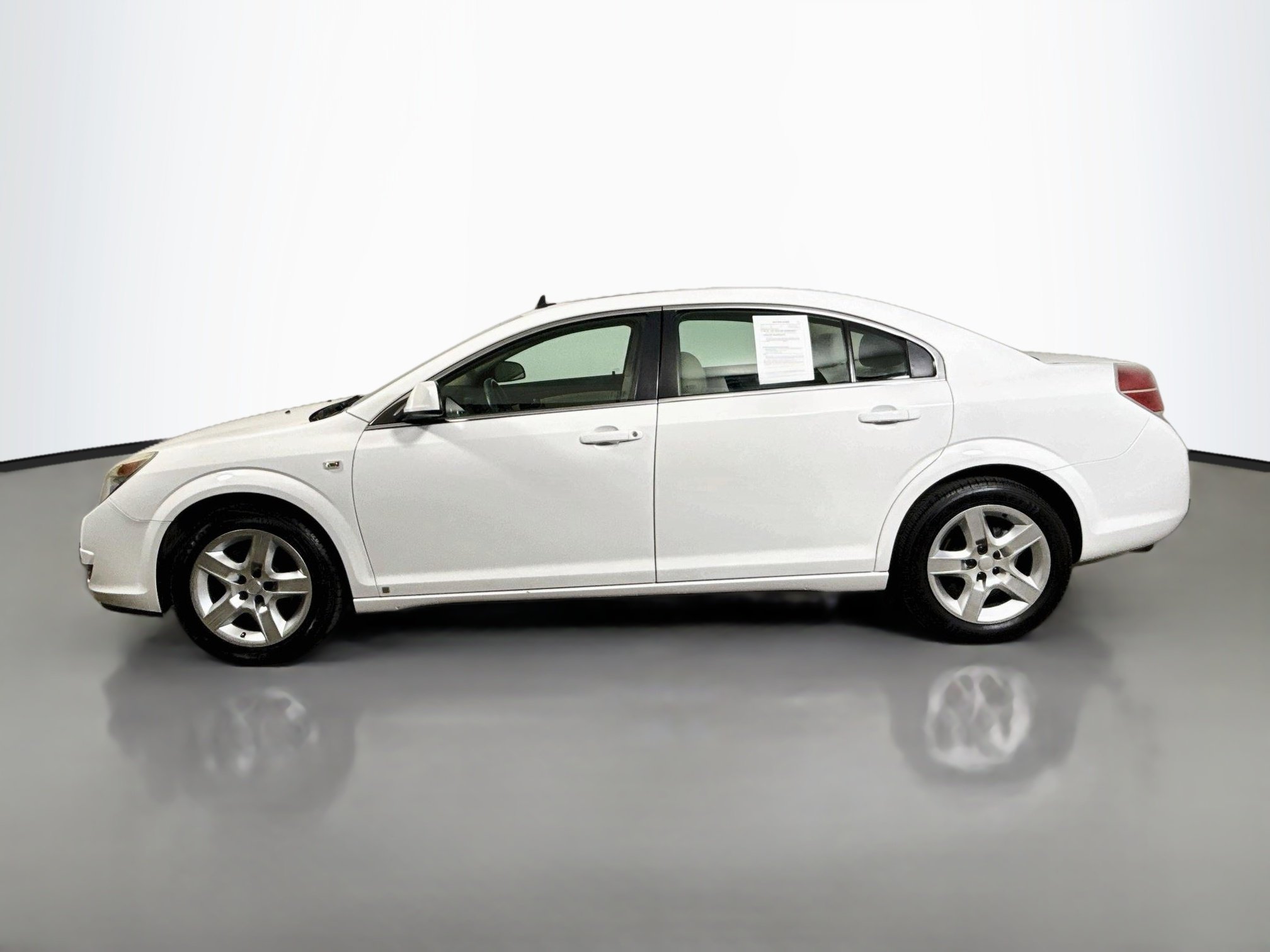 Used 2009 Polar White Saturn XE image 4