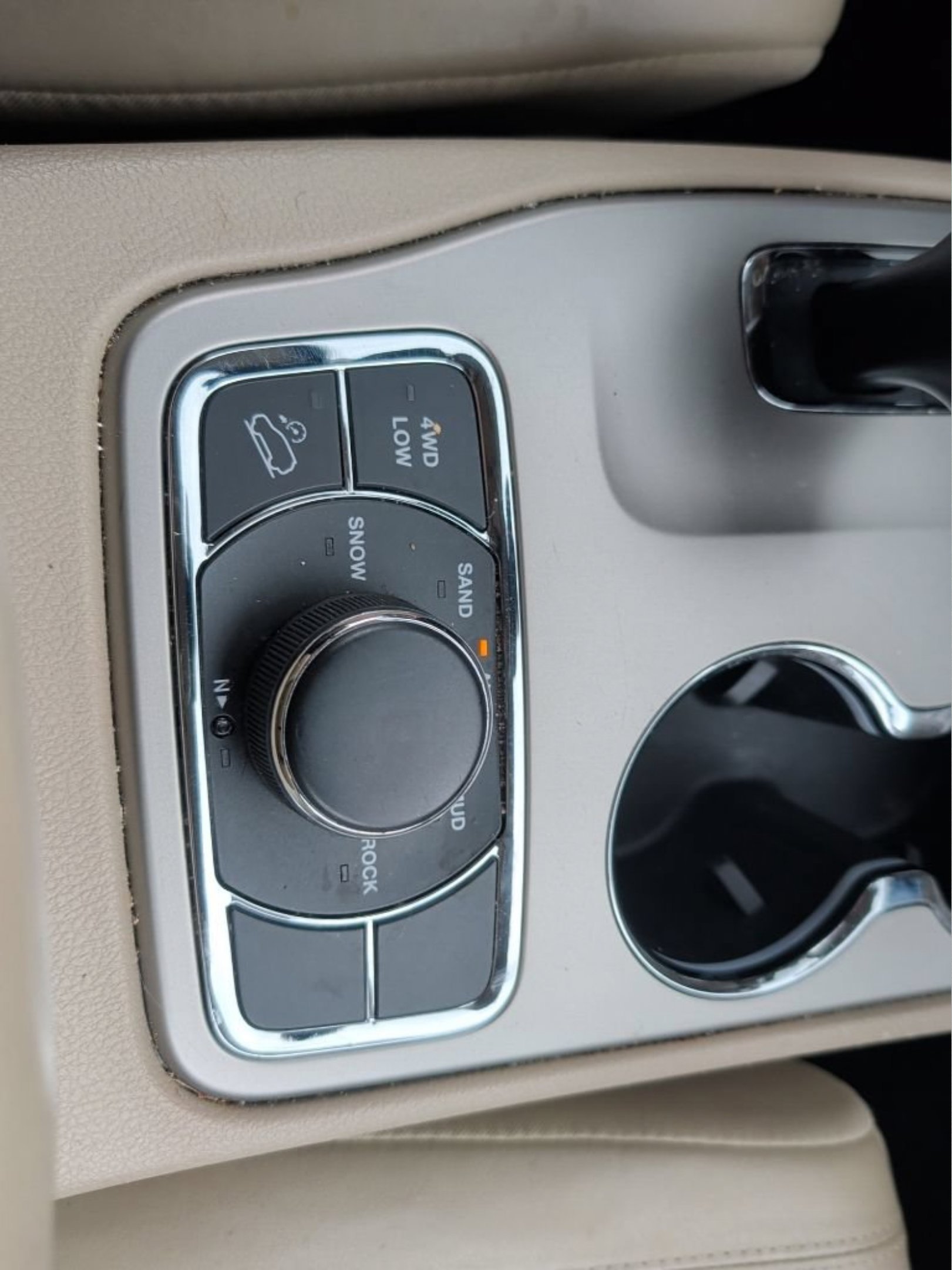 Used 2015 Bright White Clearcoat Jeep Limited image 37