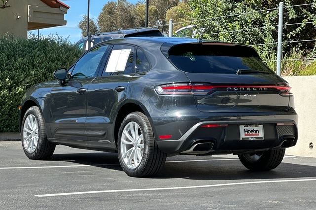 Used 2023  Porsche Base image 3