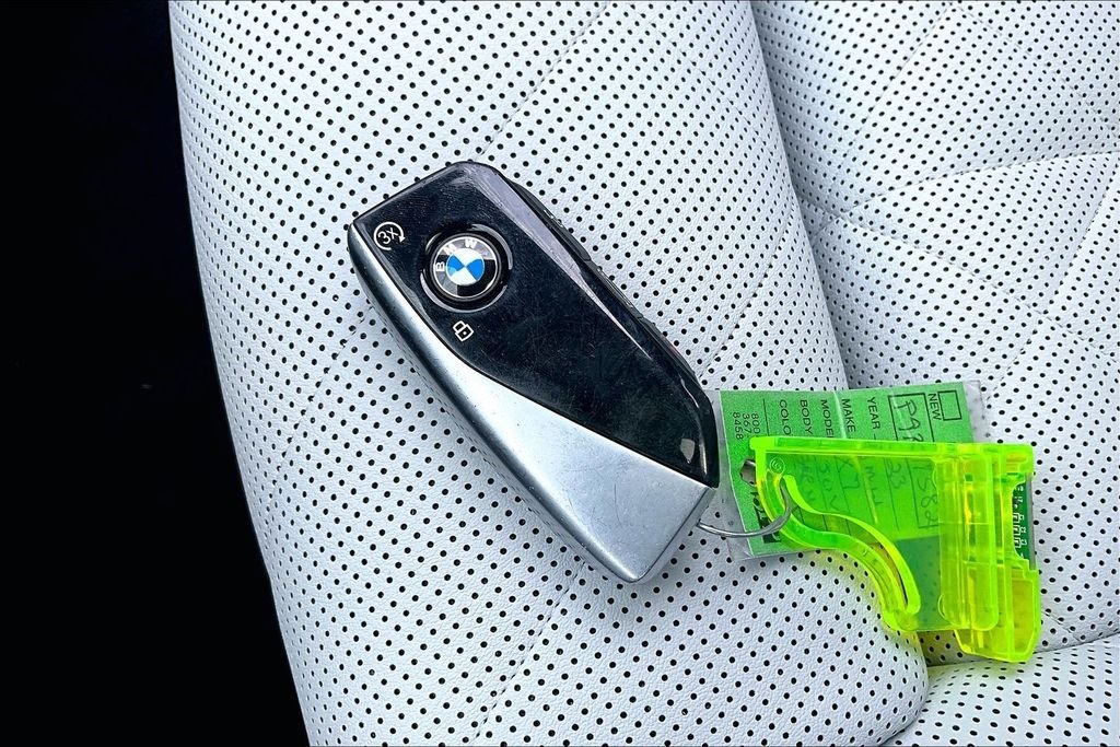 Used 2023 Gray BMW xDrive40i image 35