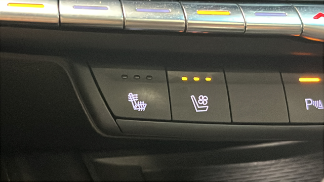 Used 2020 White Cadillac V-Series image 28