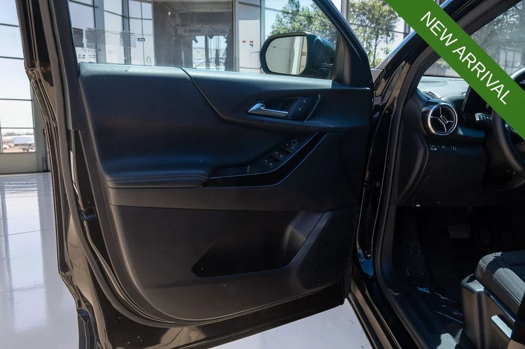 Used 2025 Black Chevrolet LT image 17