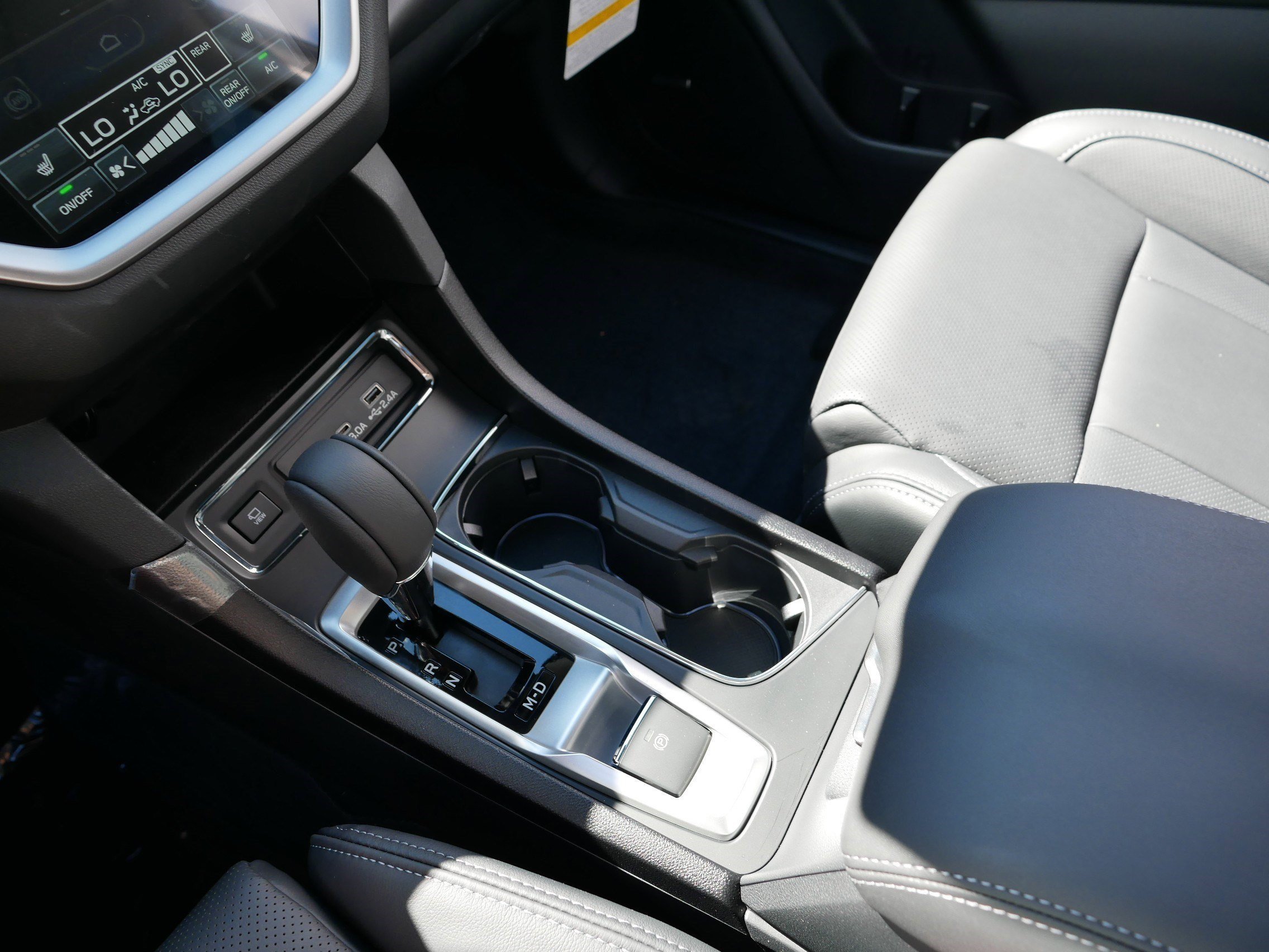New 2026 CRYSTAL WHITE PEARL Subaru Limited 7-Passenger image 10