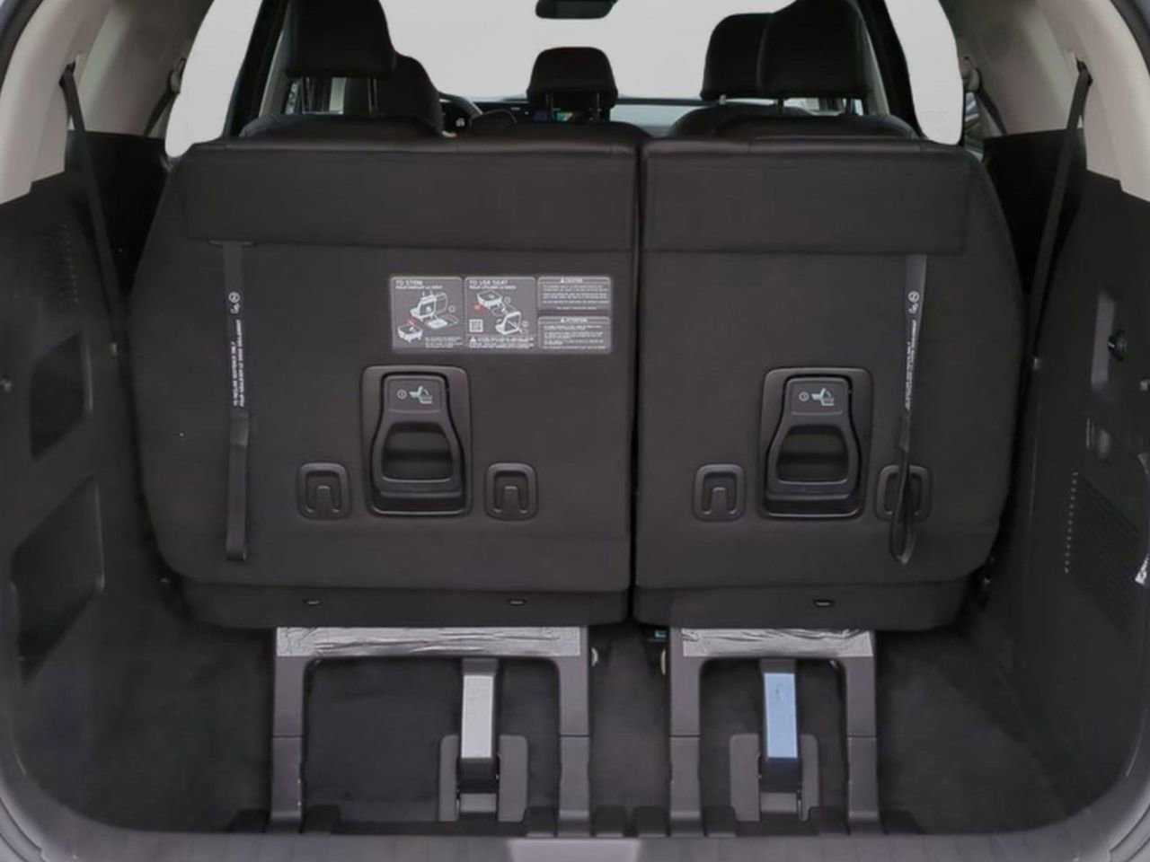 New 2026 Snow White Pearl Kia LXS image 15