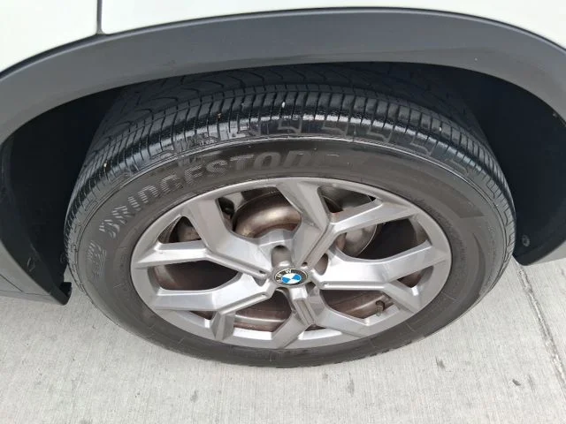 Used 2023 White BMW sDrive30i image 19
