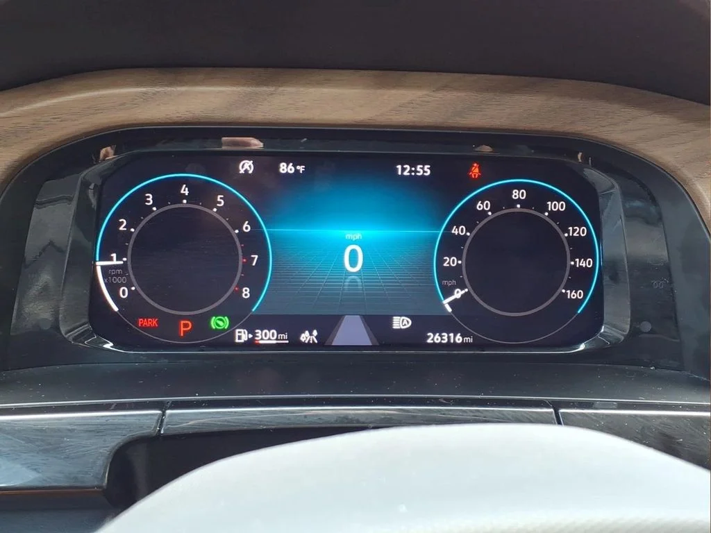Used 2025  Volkswagen 2.0T SE w/Technology image 13