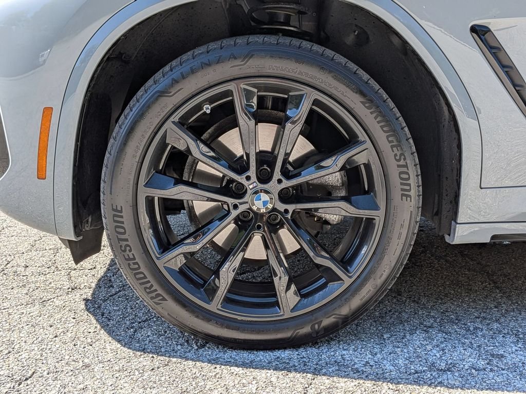 Used 2024 Gray BMW xDrive30i image 33