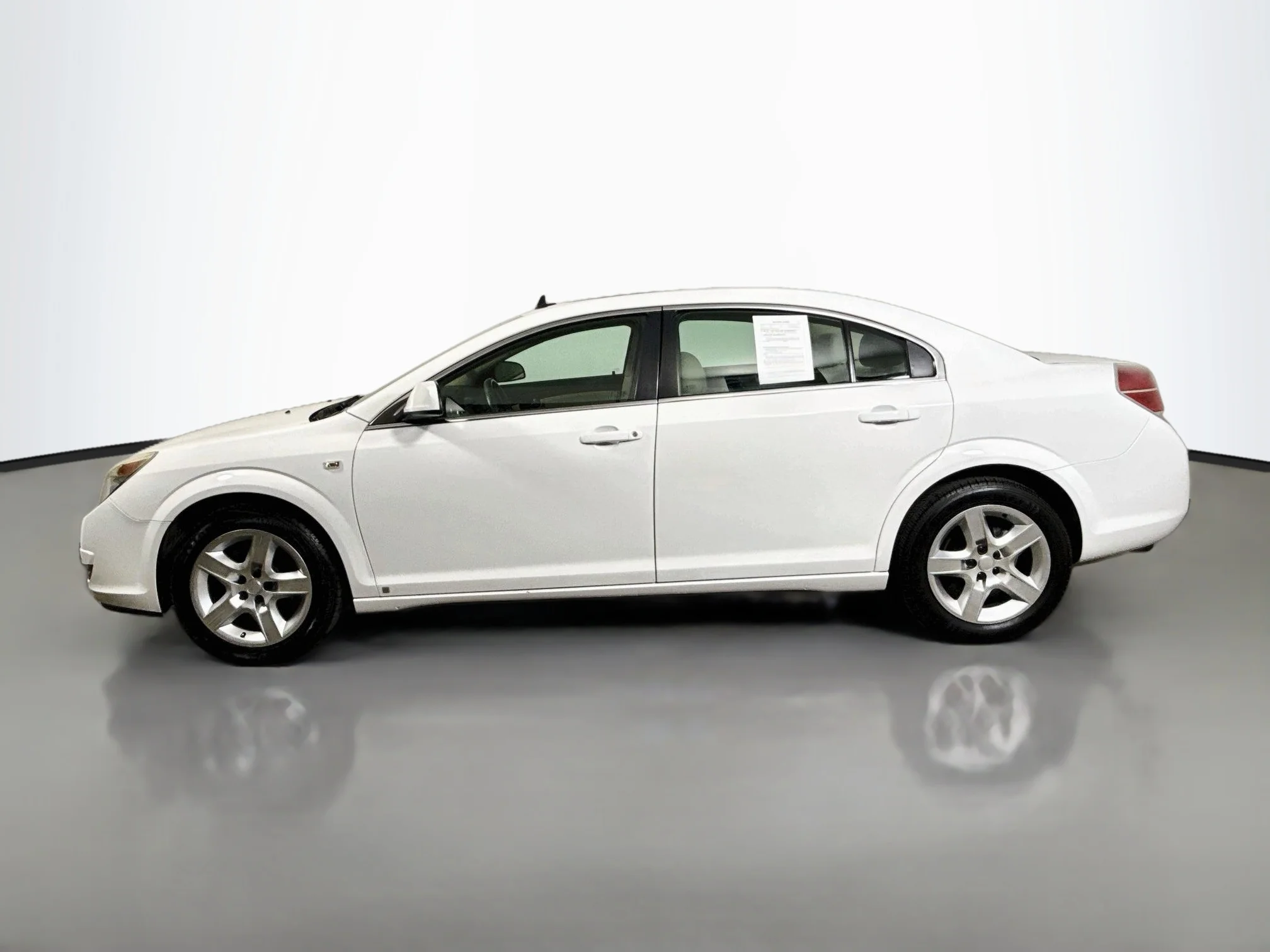 Used 2009 Polar White Saturn XE image 4