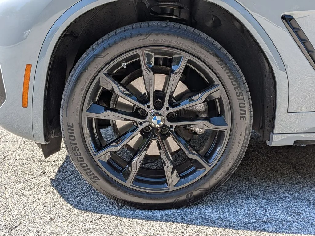 Used 2024 Gray BMW xDrive30i image 33