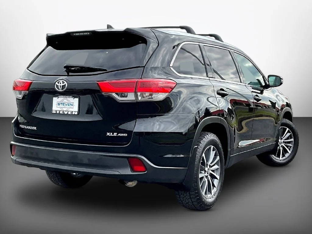 Used 2019 Black Toyota XLE image 6