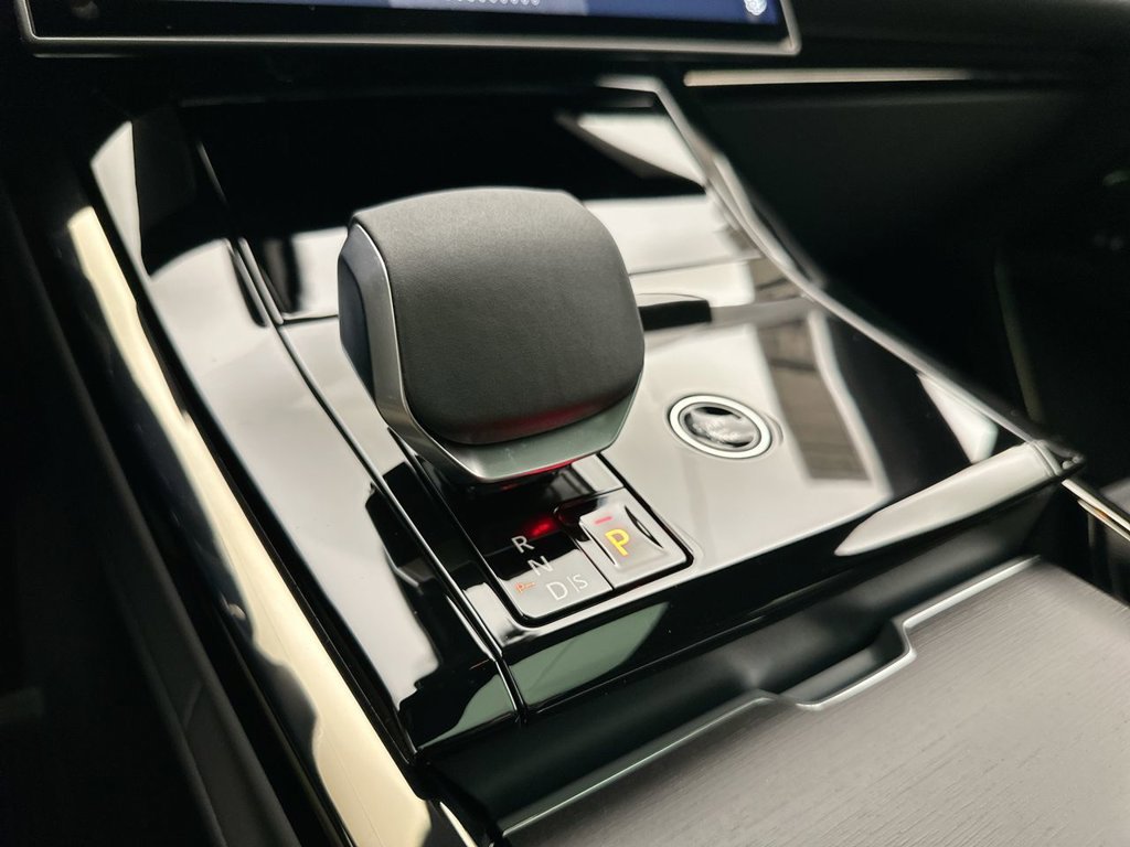 New 2027 Santorini Black Land Rover SE image 12