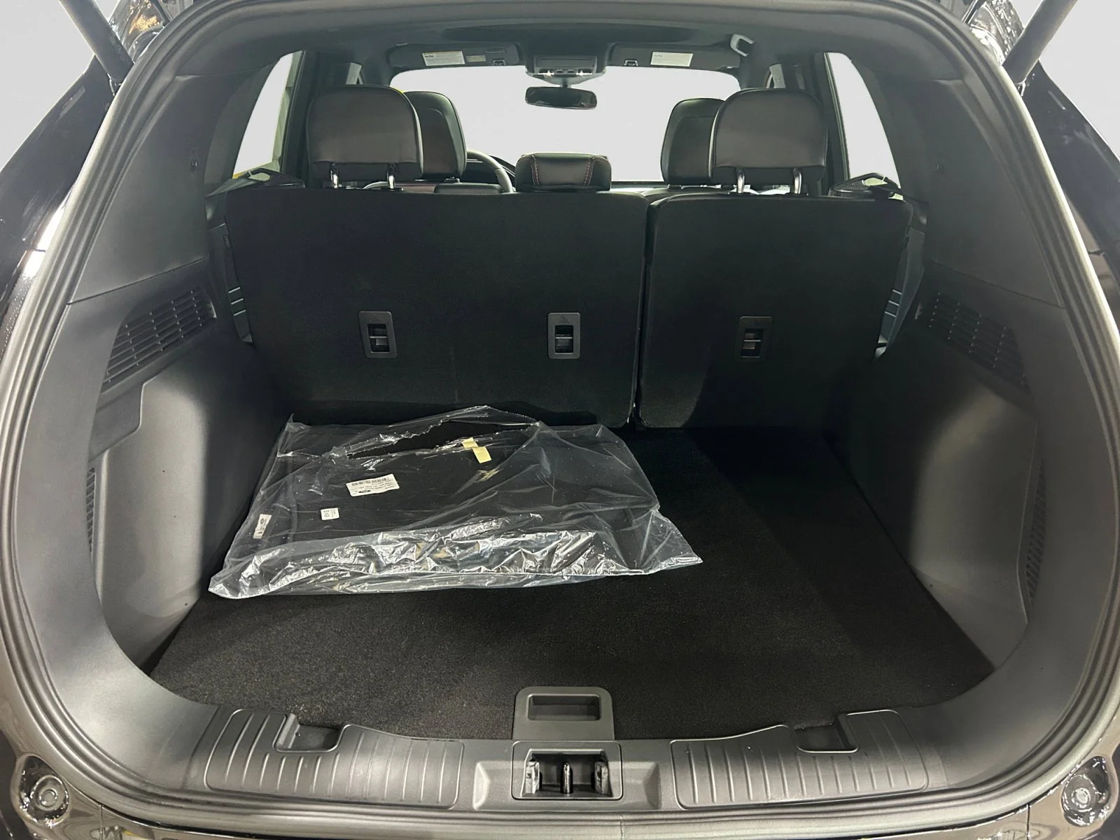 New 2026 Agate Black Metallic Ford ST-Line Elite image 10