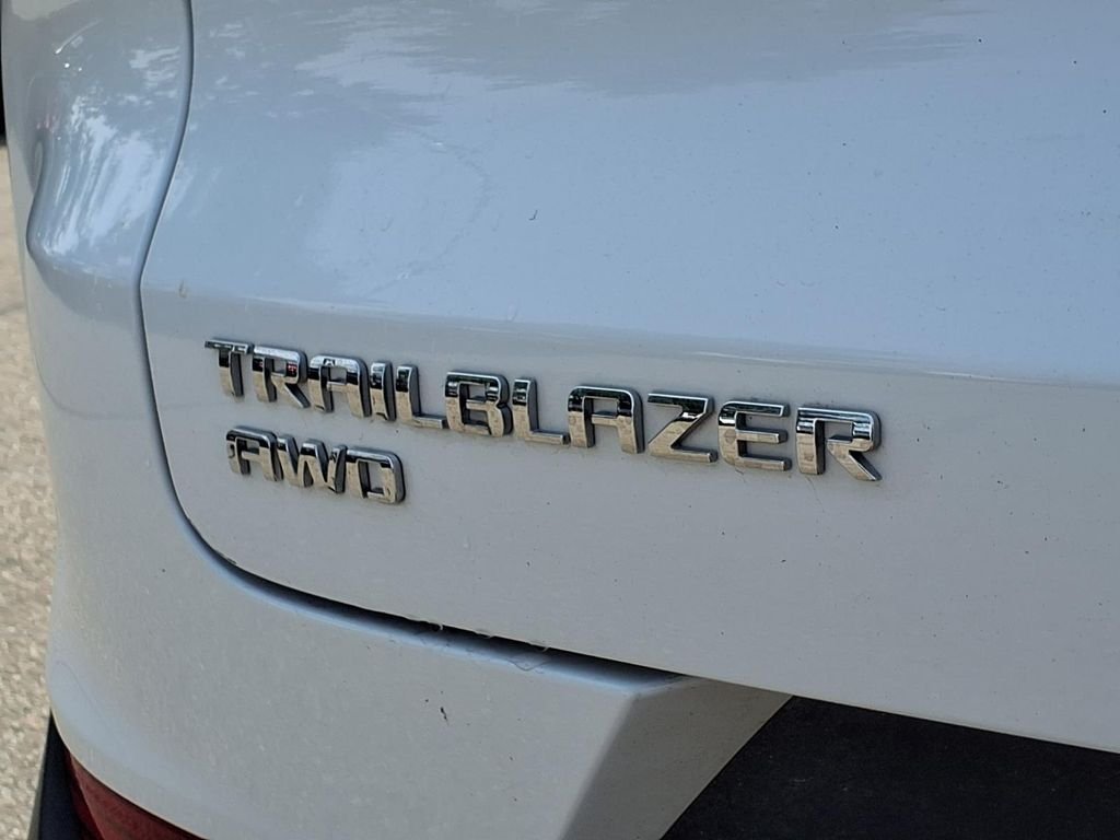 Used 2023 White Chevrolet LT image 10