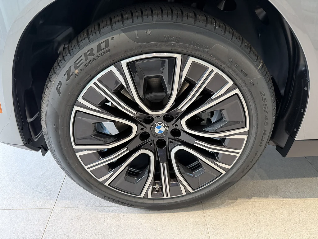 New 2026 Skyscraper Grey Metallic BMW 30 xDrive image 8