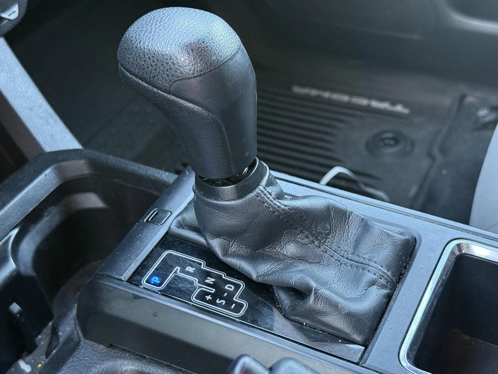 Used 2019 WHITE Toyota SR image 13