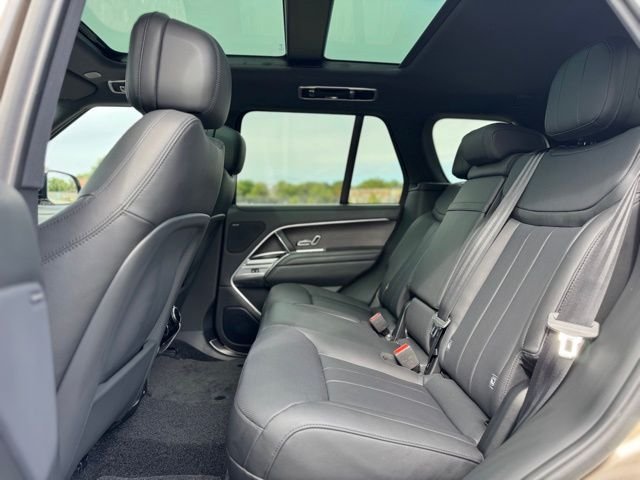 2025 Land Rover Range Rover SE - Photo 11