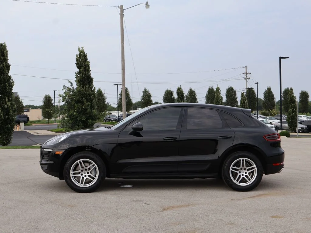 Used 2018  Porsche Base image 4