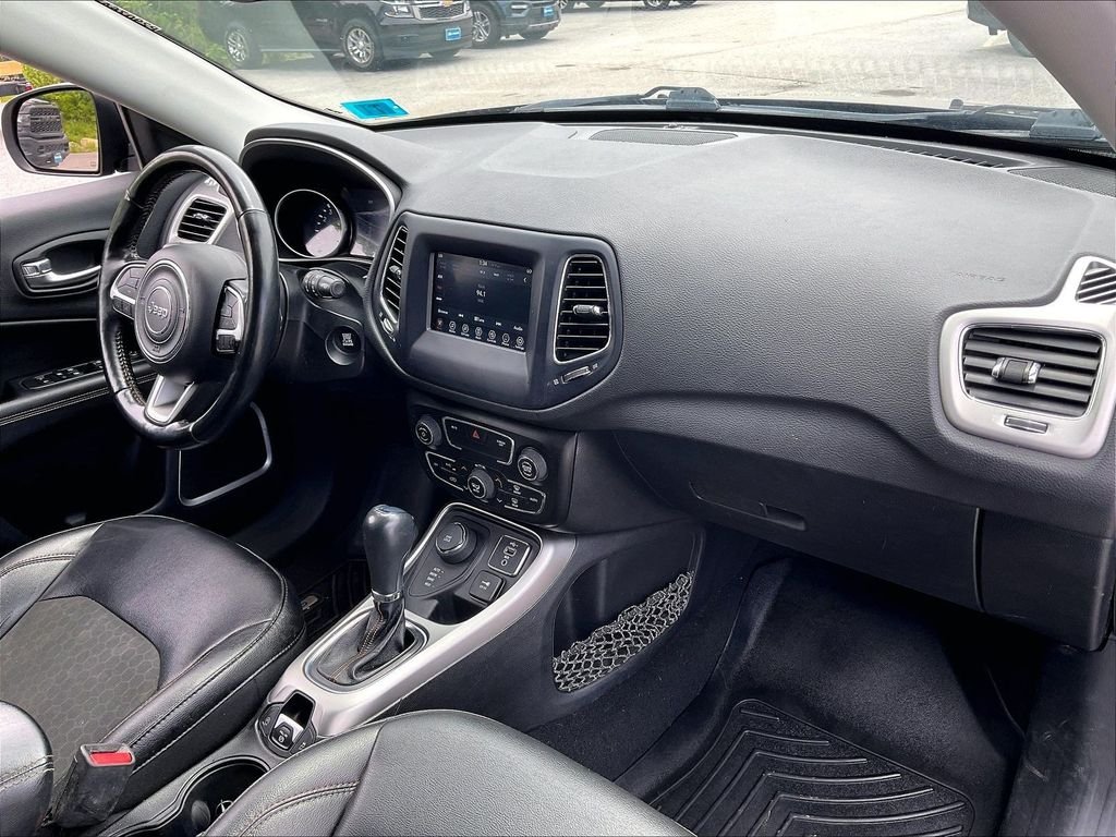Used 2021 Jazz Blue Pearlcoat Jeep Latitude image 13