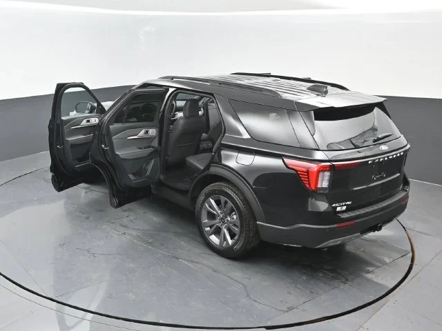 New 2027 Agate Black Metallic Ford Active image 25