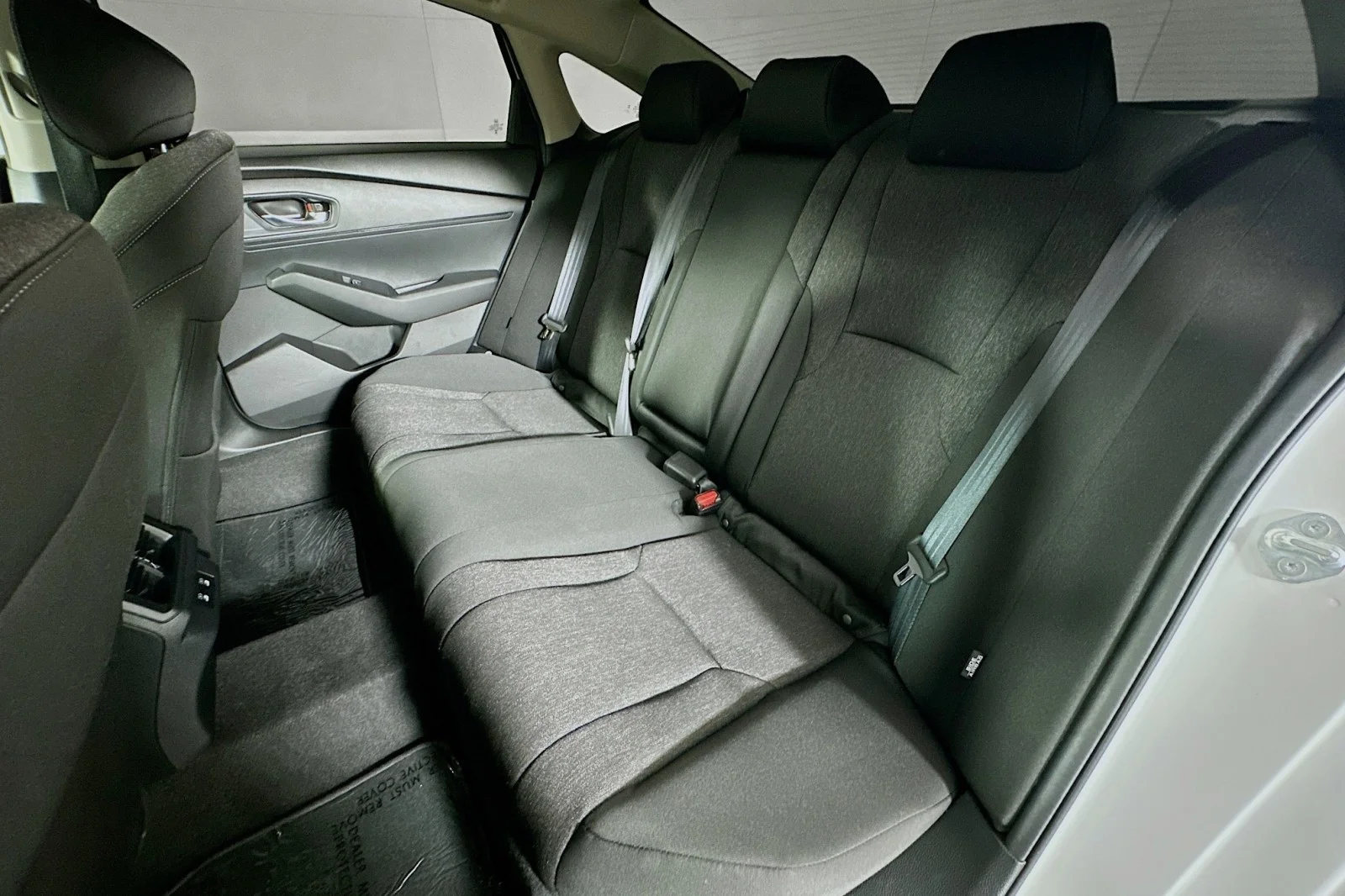 Used 2025 Platinum White Pearl Honda SE image 9