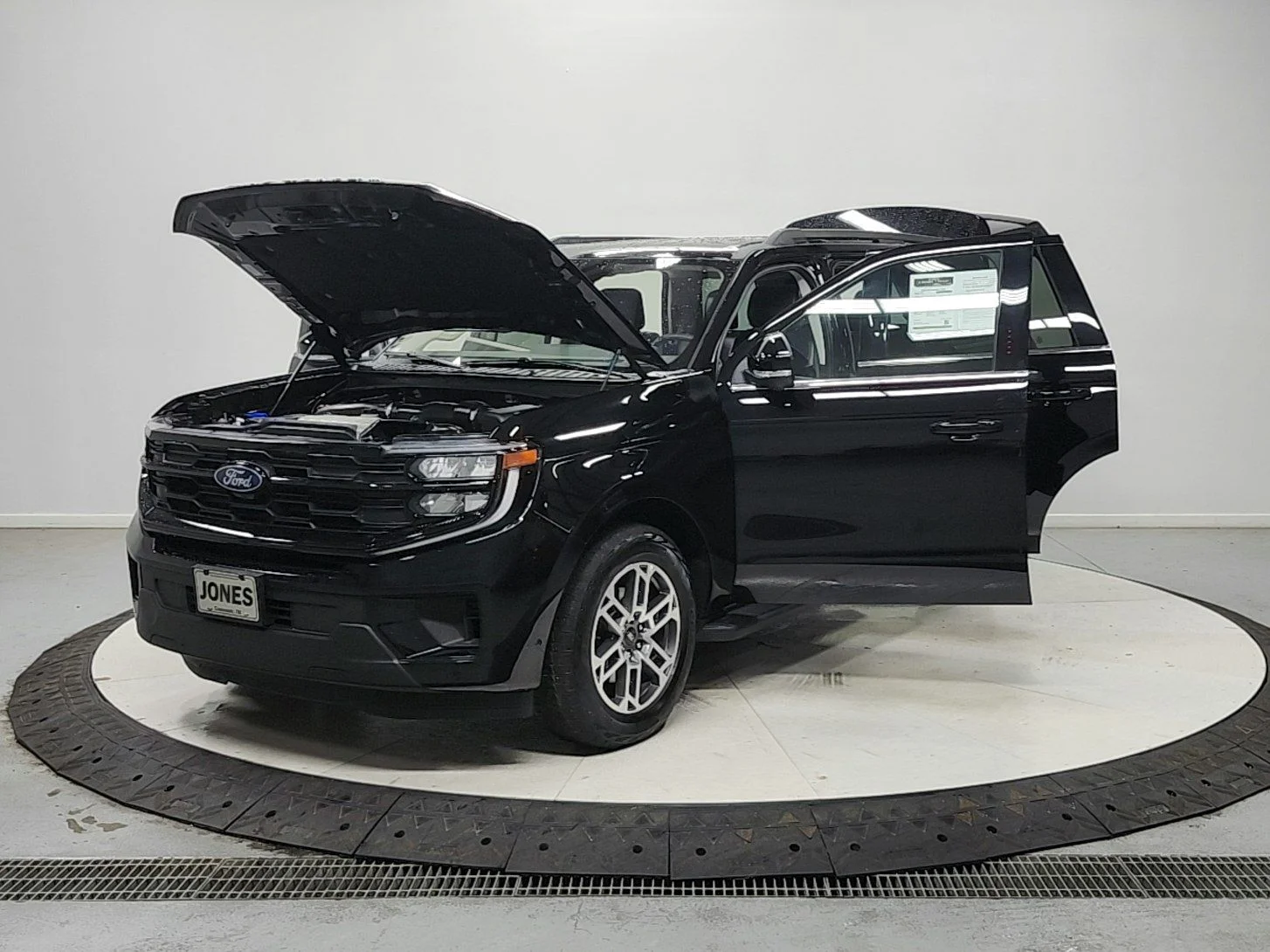 Used 2025 Black Ford Active image 12