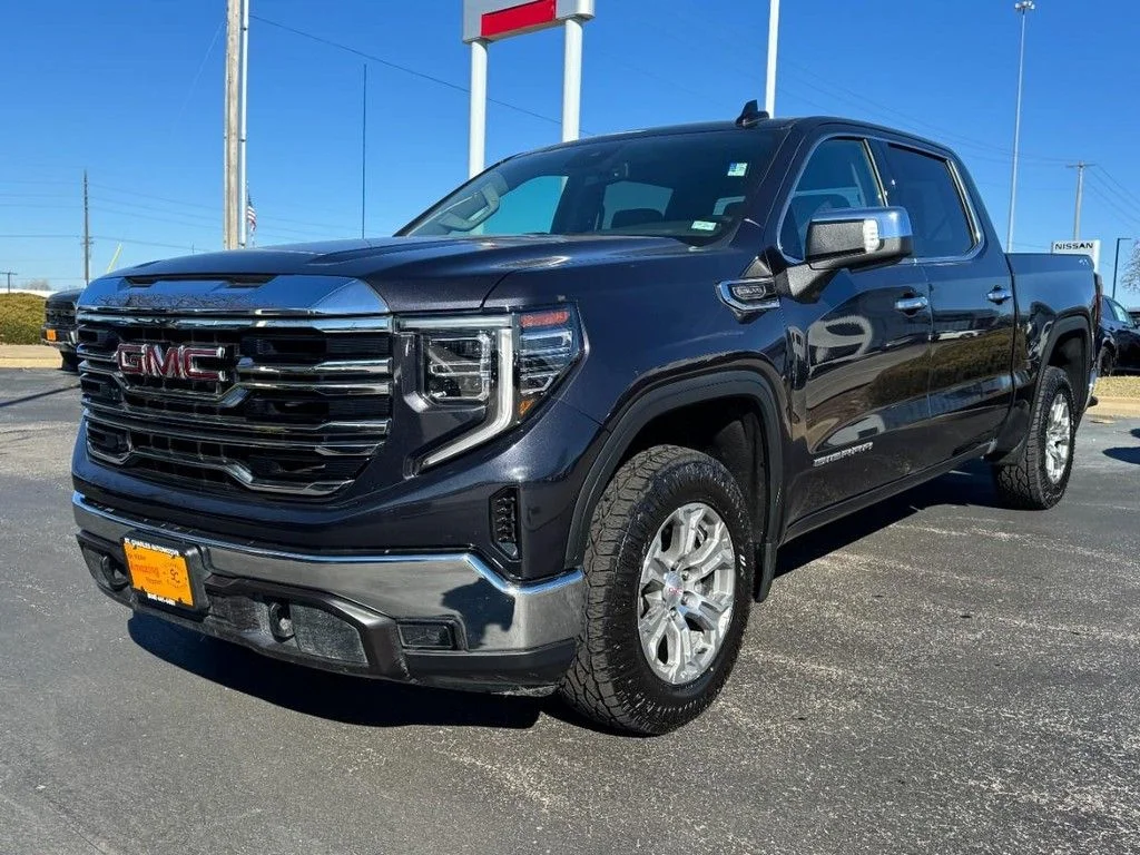 Used 2025 Silver GMC SLT image 8