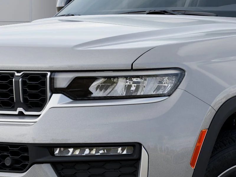 New 2026 Silver Zynith Exterior Paint Jeep Limited image 10