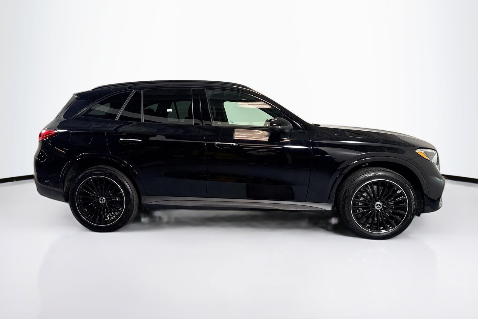 New 2026 Black Mercedes-Benz GLC 300 image 4