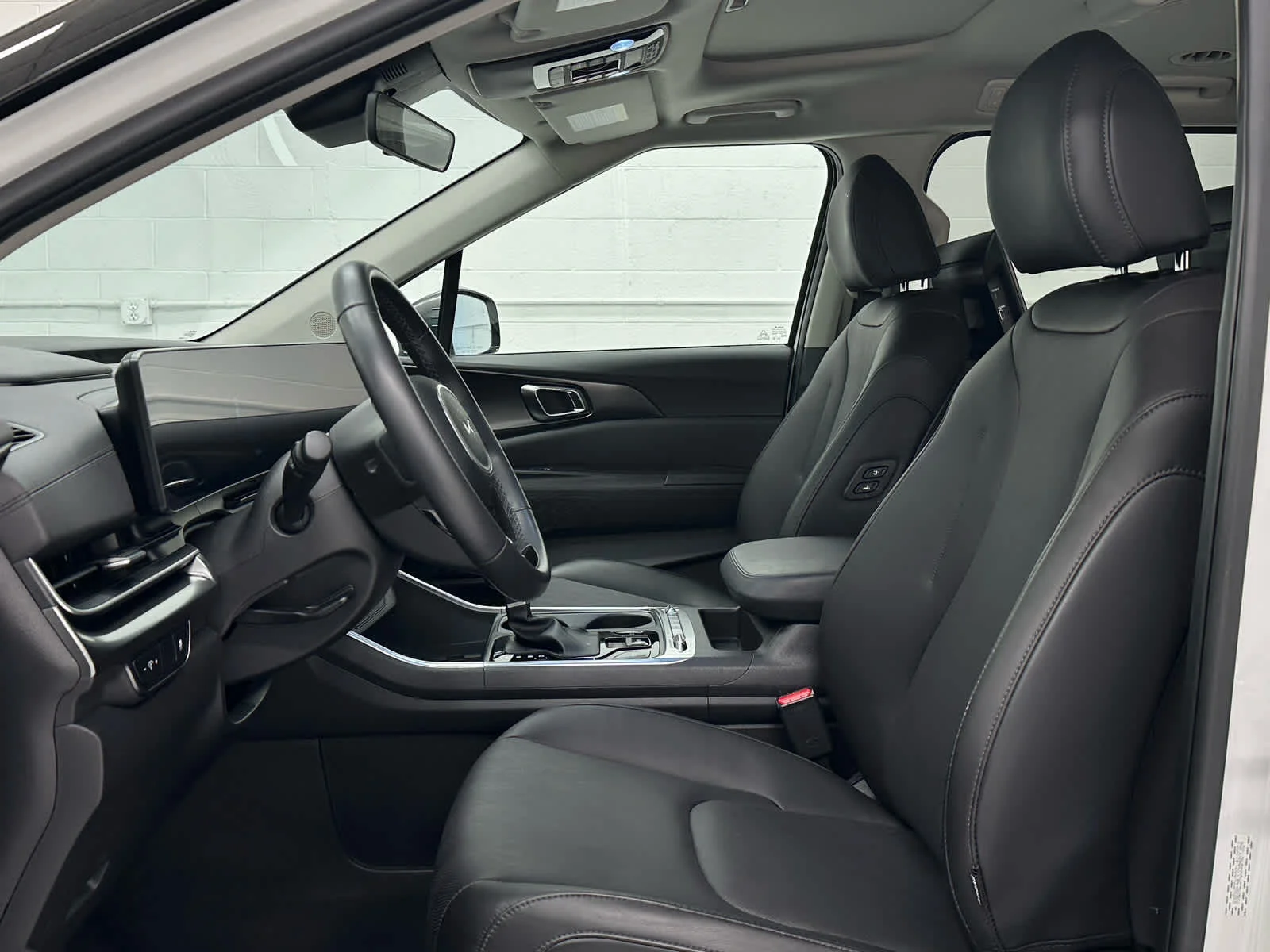 Used 2025 Snow White Pearl Kia SX image 11