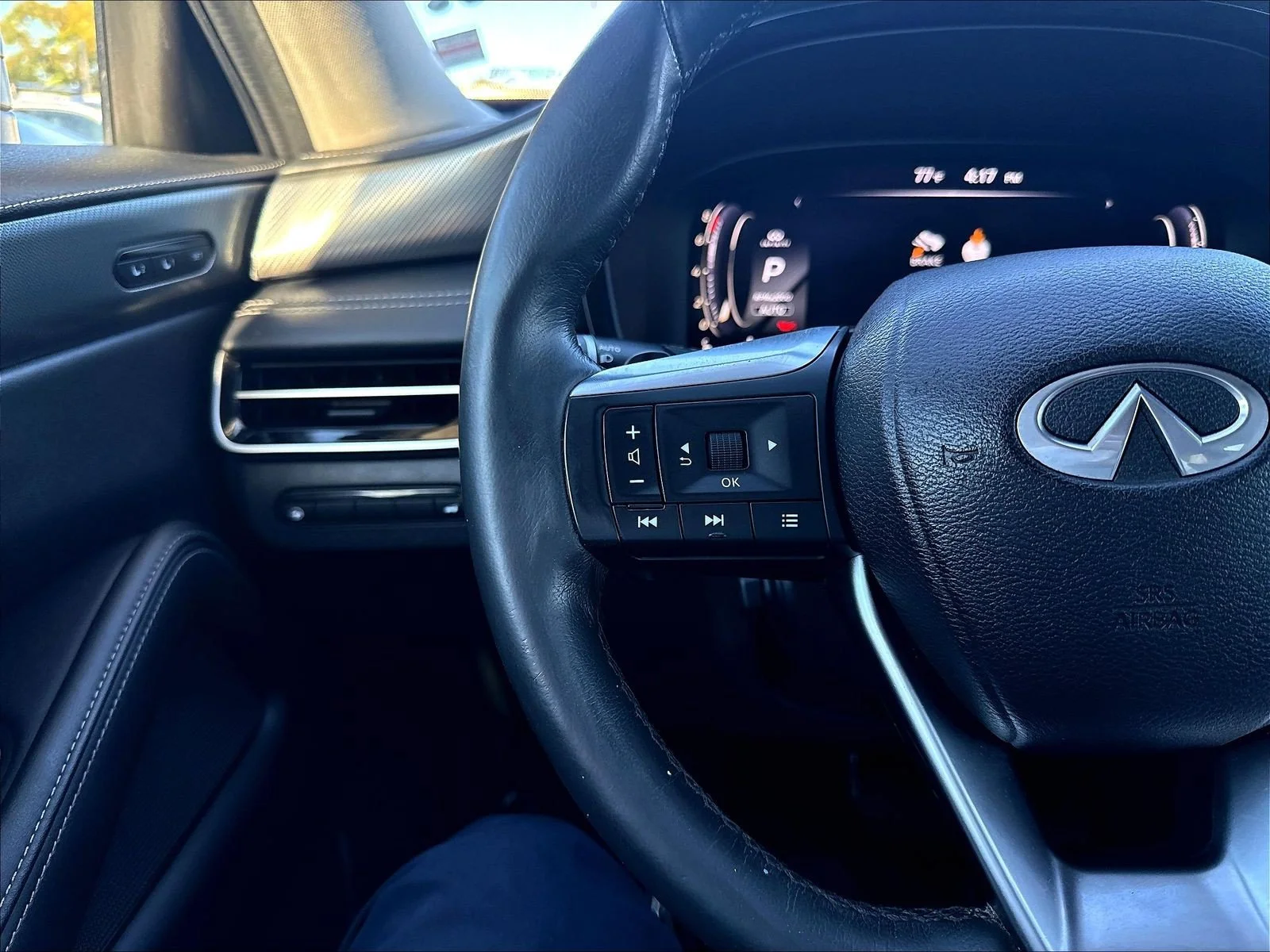 Used 2022 Bordeaux INFINITI LUXE image 13