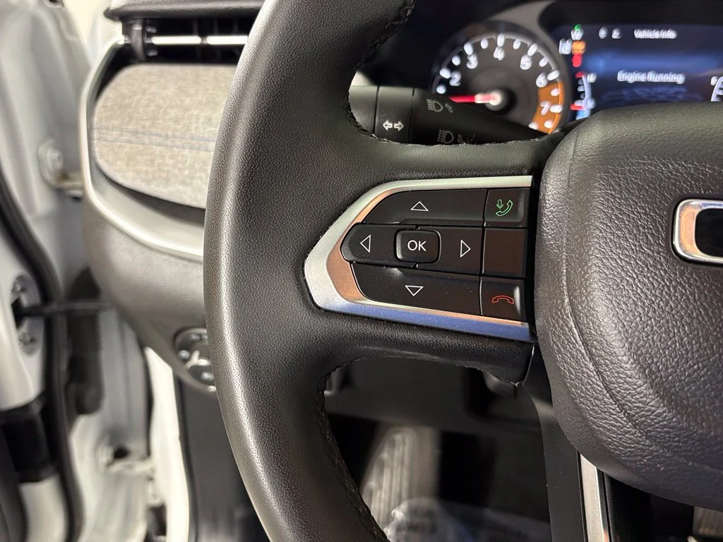 Used 2024 White Jeep Latitude image 18