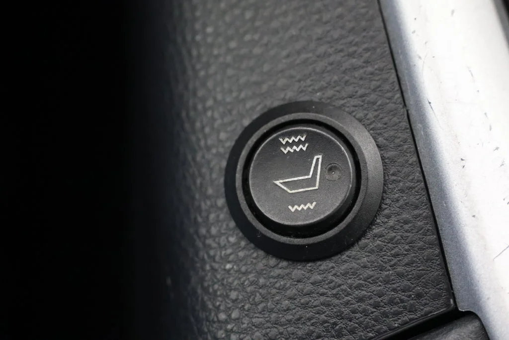 Used 2022 Pearl Toyota LE image 16