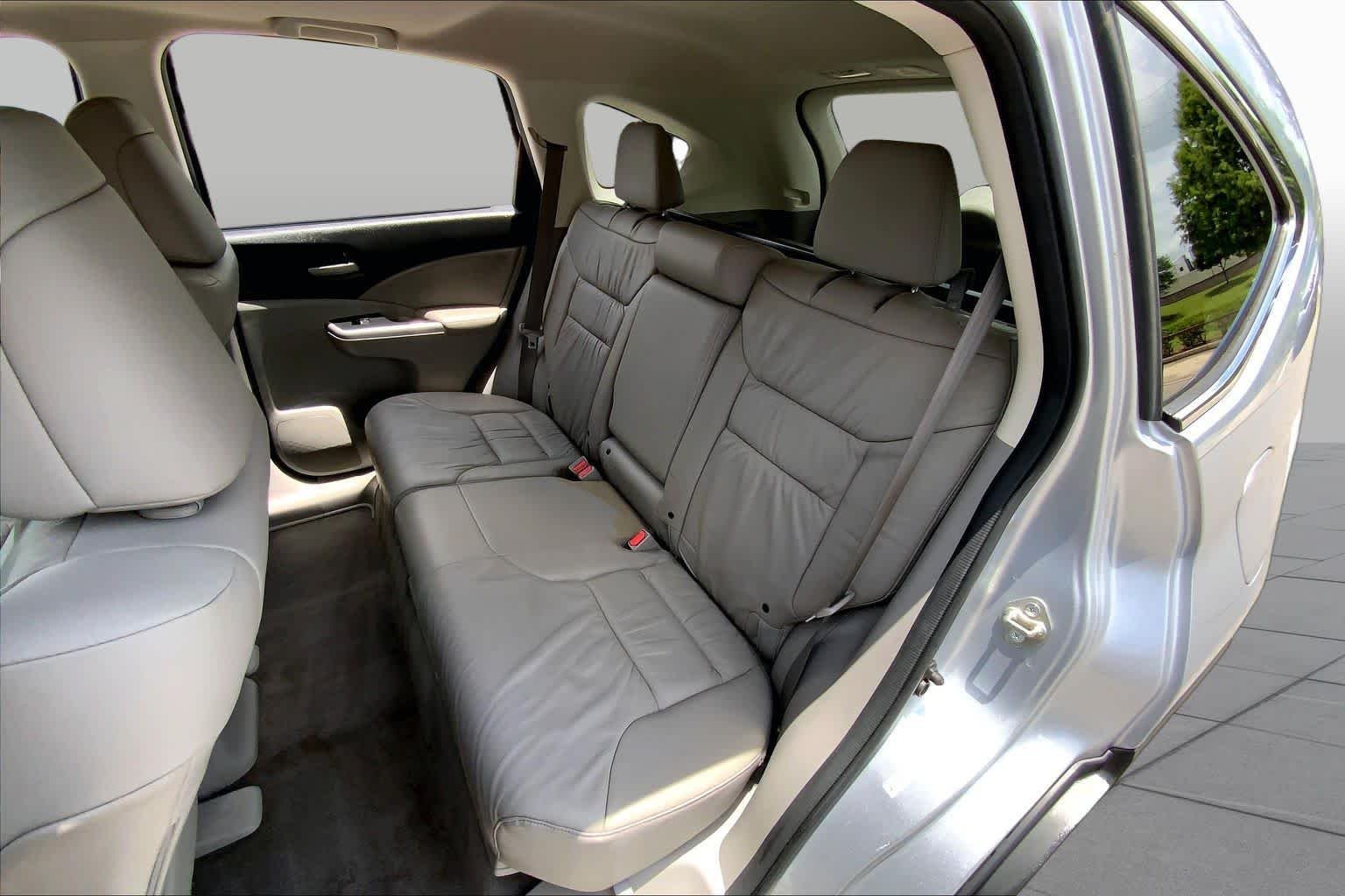 Used 2014 Alabaster Silver Metallic Honda EX-L image 19