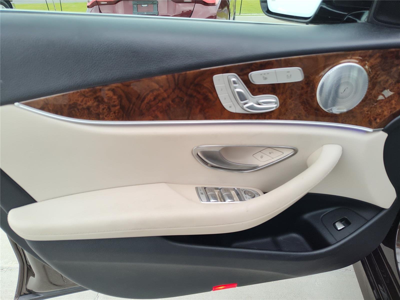 Used 2017 Dakota Brown Metallic Mercedes-Benz E 400 Sport image 15