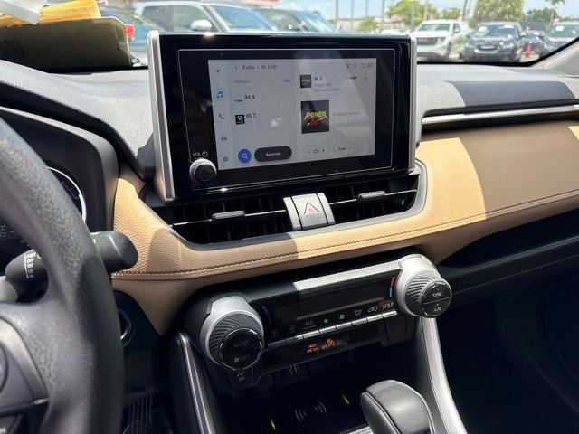 2025 Toyota RAV4 XLE - Photo 21