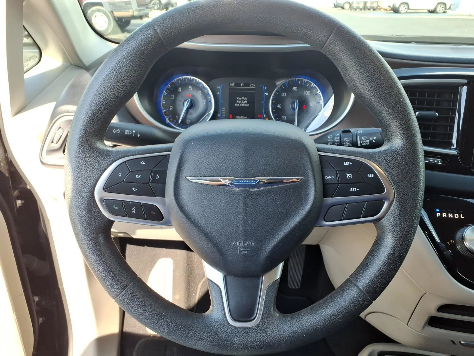 Used 2017 Brilliant Black Crystal Pearlcoat Chrysler Touring image 19