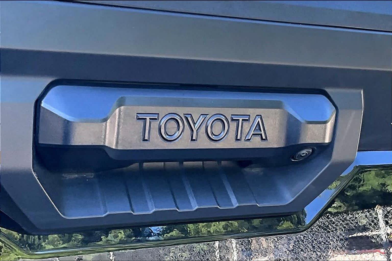 Used 2023 Midnight Black Metallic Toyota SR5 image 31