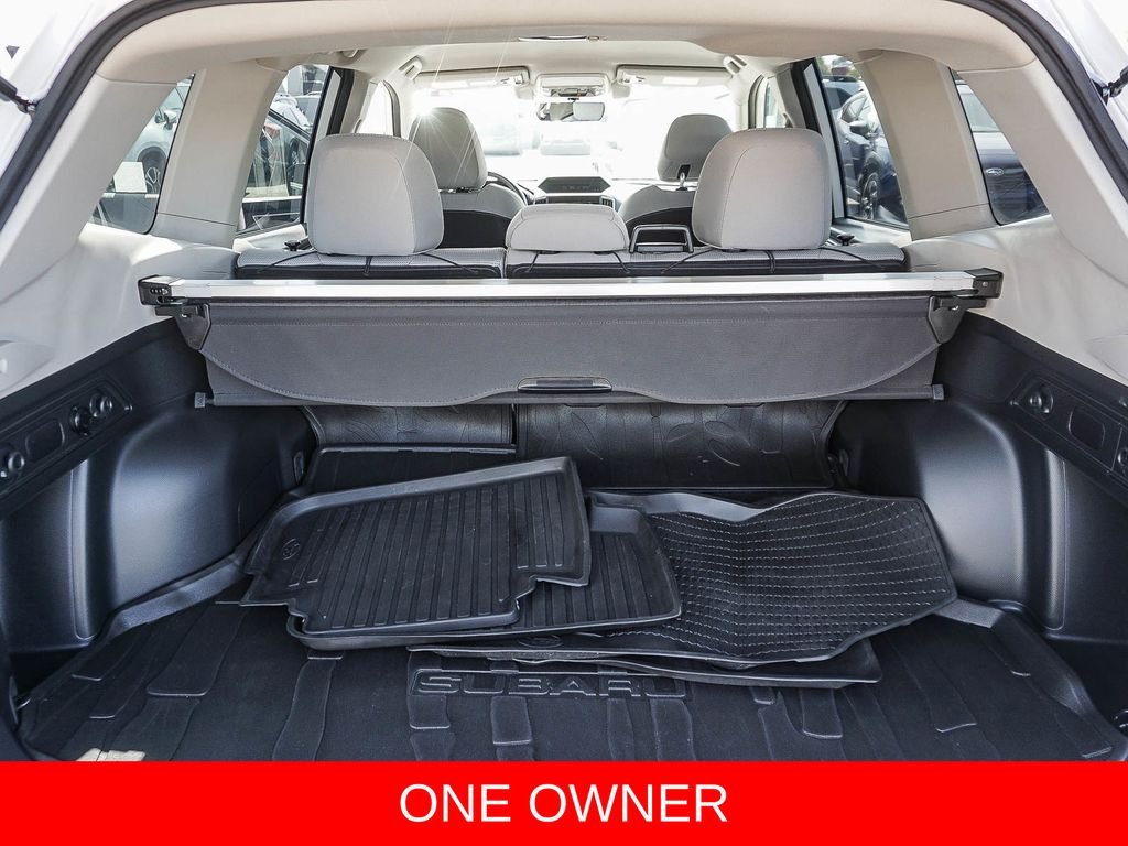 Used 2020 White Subaru Base image 24