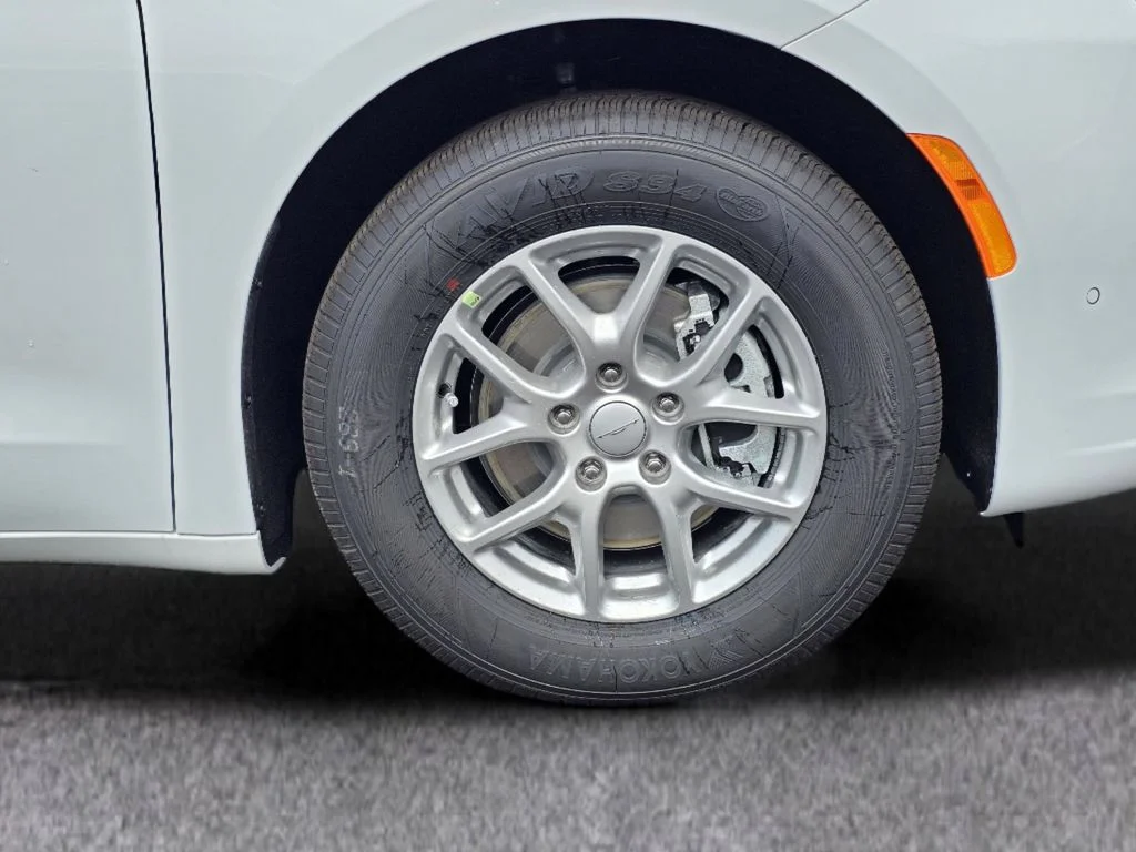 New 2027 Bright White Clear-Coat Exterior Paint Chrysler Select image 6