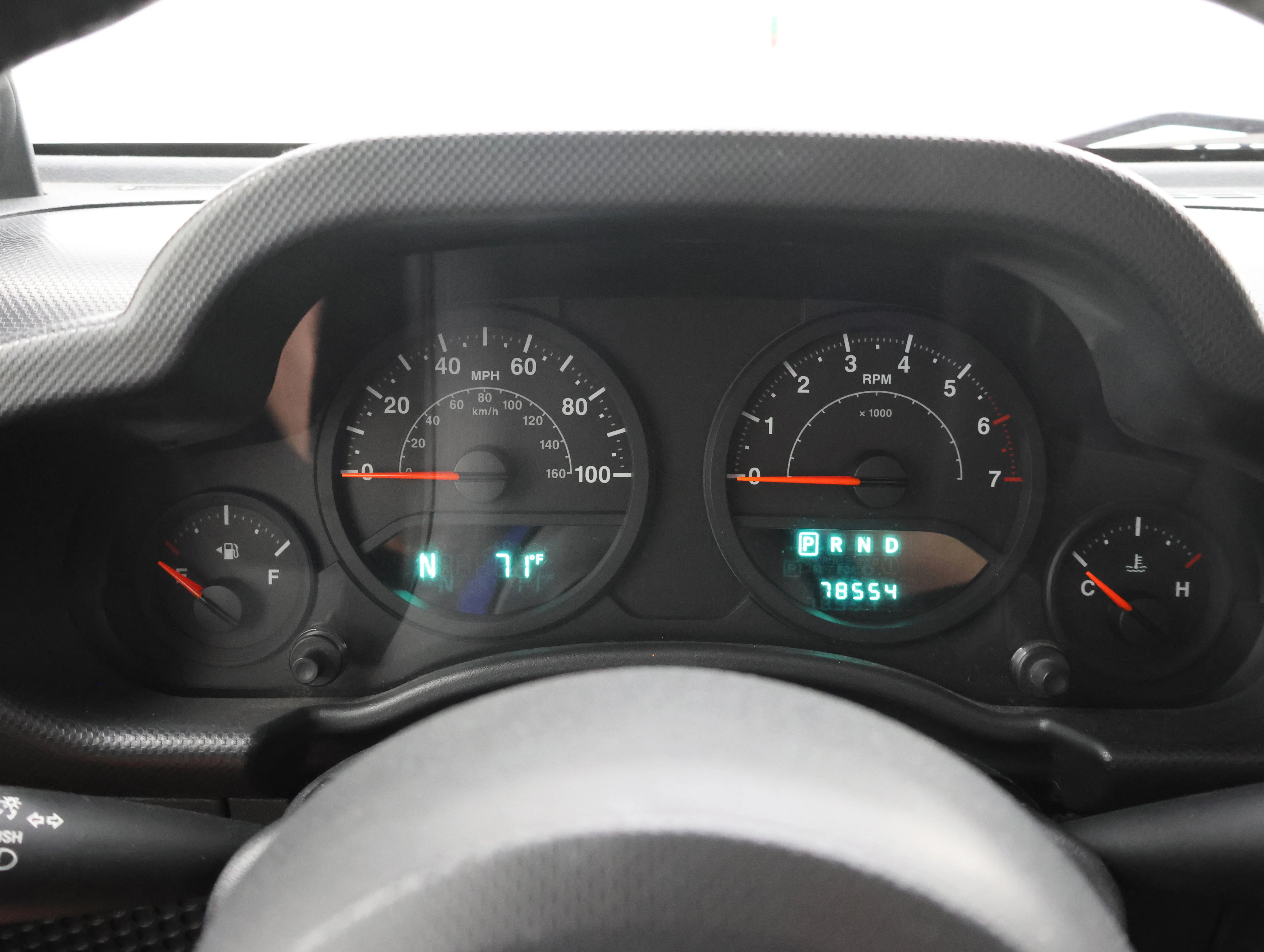 Used 2009 Red Rock Crystal Pearl Jeep X image 9