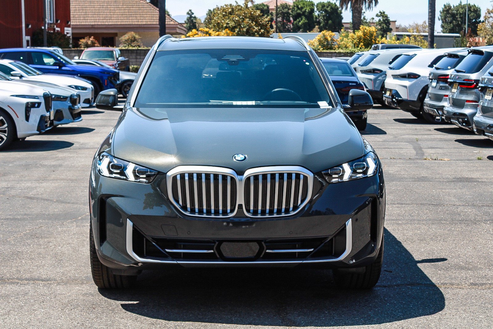 New 2026 Dravit Grey Metallic BMW xDrive40i image 2