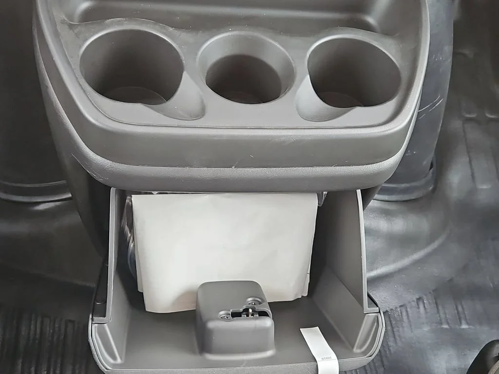 New 2025 Summit White Chevrolet 1WT image 28
