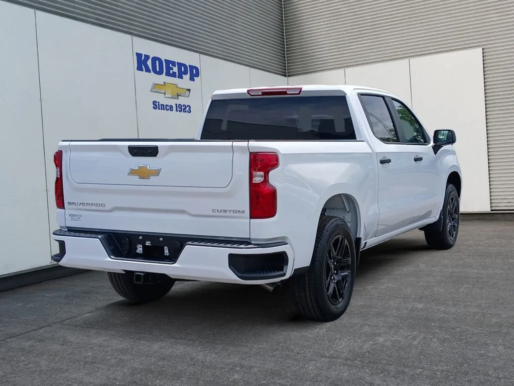 New 2026 Summit White Chevrolet Custom image 5