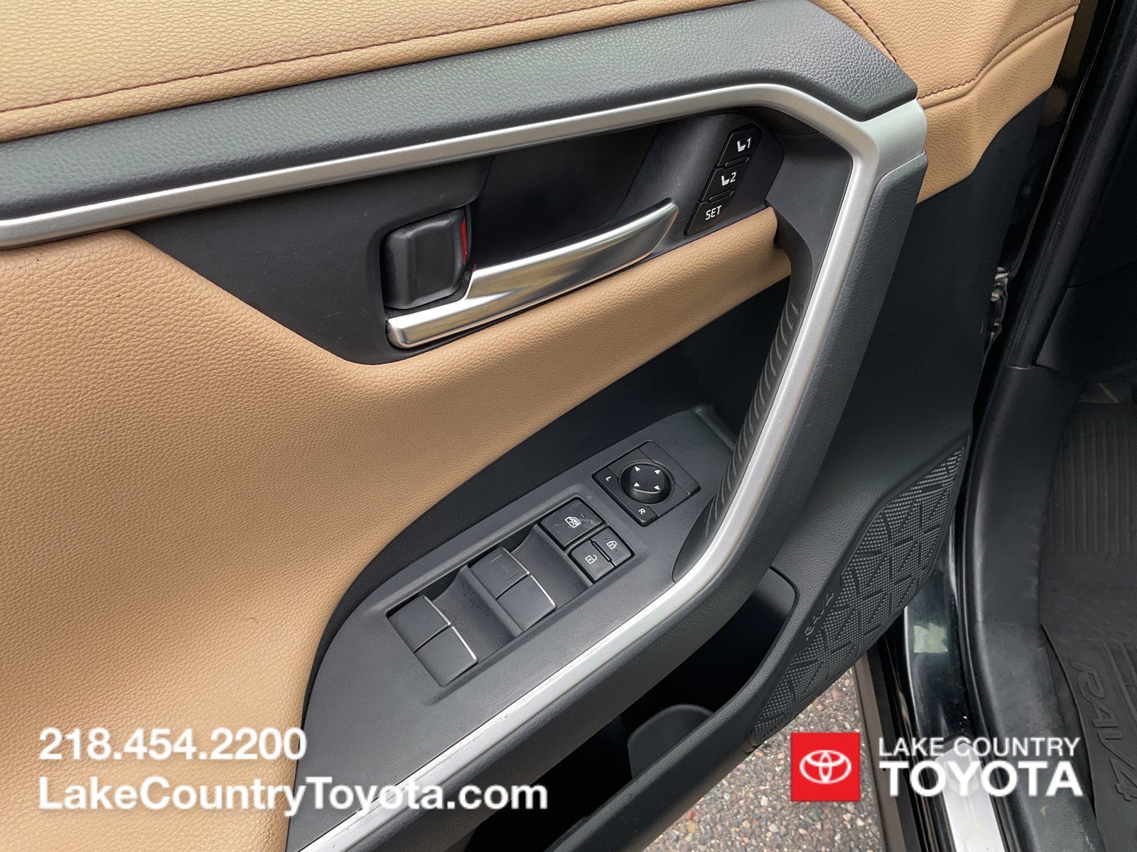 Used 2019 Midnight Black Metallic Toyota Limited image 24
