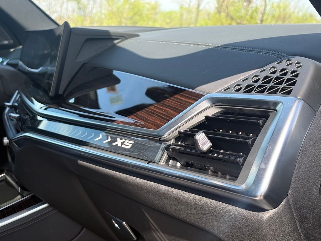 Used 2026 Gray BMW xDrive40i image 25